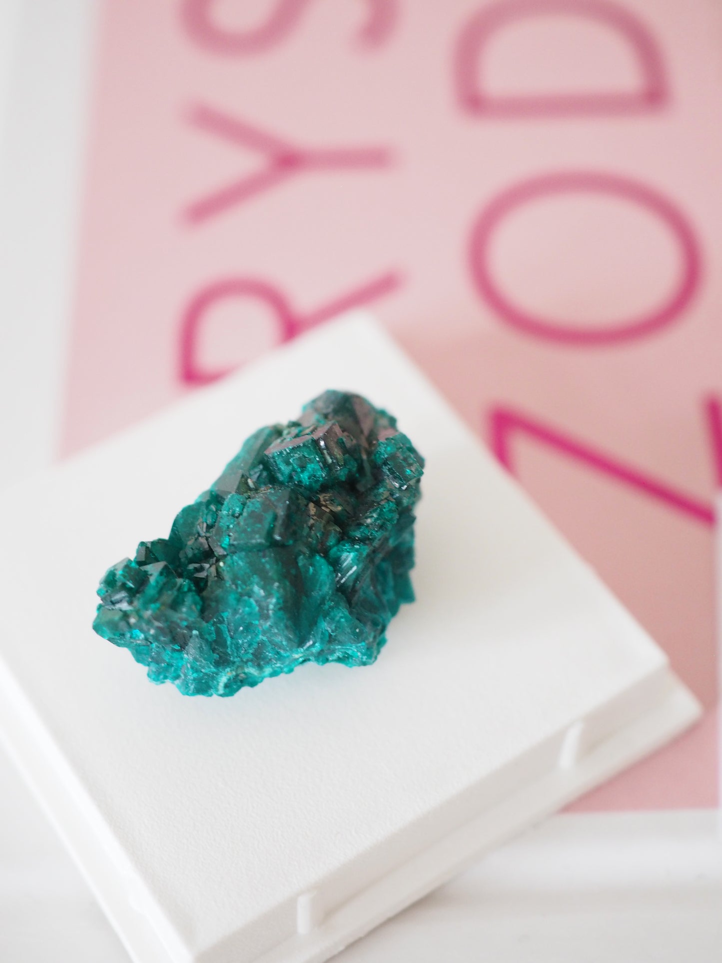 Dioptase . MINI MINERALS IN BOX 4x4cm - aus Kongo