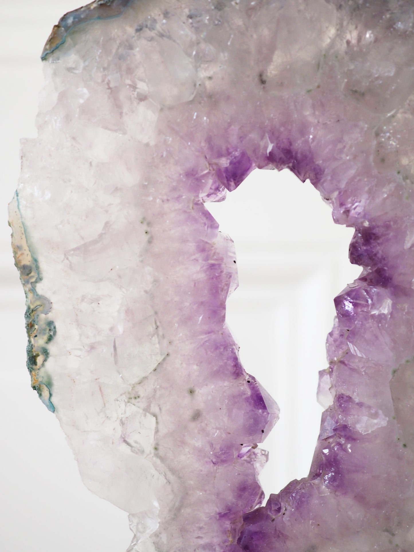 Amethyst Portal auf Ständer . Halter   34 cm - aus Brasilien