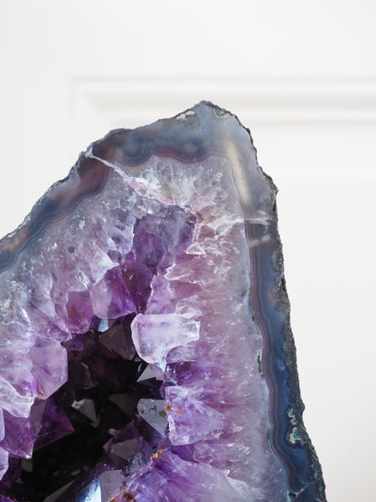 Deep Violette Amethyst Geode ca.22 cm 5,7 Kg . PARADISE COLLECTION - aus Brasilien HIGH QUALITY