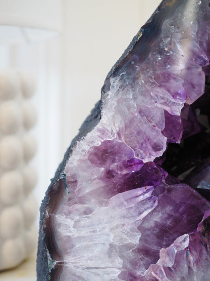 Deep Violette Amethyst Geode ca.22 cm 5,7 Kg . PARADISE COLLECTION - aus Brasilien HIGH QUALITY