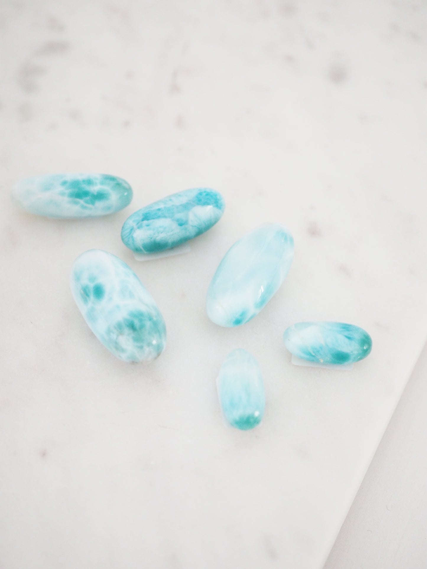 Larimar Oval Shape . Tumble  - aus der Dominikanischen Republik HANDPOLIERT RARE