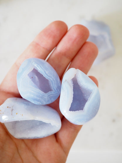 Druzy Blauer Spitzen Achat . Blue Lace Agate ca.  3-4 cm - aus Namibia HIGH QUALITY