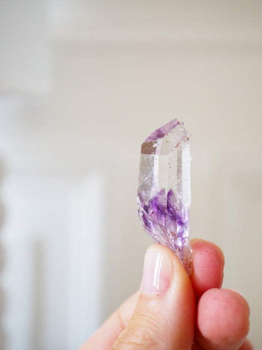 Brandberg Enhydro Phantom Amethyst Spitze ca. 5 cm [xx]- aus  Streep Mine . Goboboseb . Brandberg . Erongo Namibia HIGH QUALITY (Kopie)