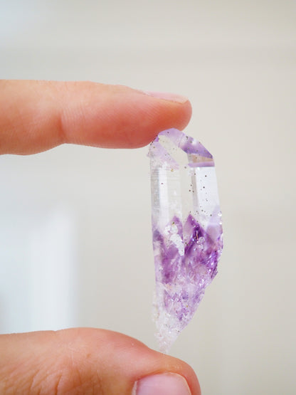 Brandberg Enhydro Phantom Amethyst Spitze ca. 5 cm [xx]- aus  Streep Mine . Goboboseb . Brandberg . Erongo Namibia HIGH QUALITY (Kopie)