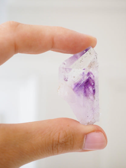 Brandberg Enhydro Phantom Amethyst Spitze ca. 4 cm [xx]- aus  Streep Mine . Goboboseb . Brandberg . Erongo Namibia HIGH QUALITY