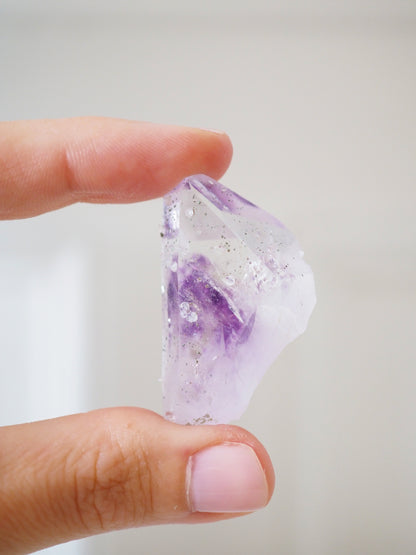 Brandberg Enhydro Phantom Amethyst Spitze ca. 4 cm [xx]- aus  Streep Mine . Goboboseb . Brandberg . Erongo Namibia HIGH QUALITY