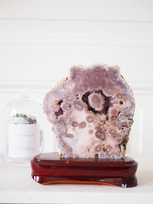 Pink Amethyst auf Holz Ständer . Pink Amethyst on Wooden Stand ca.  16 cm  [94] - aus Patagonien