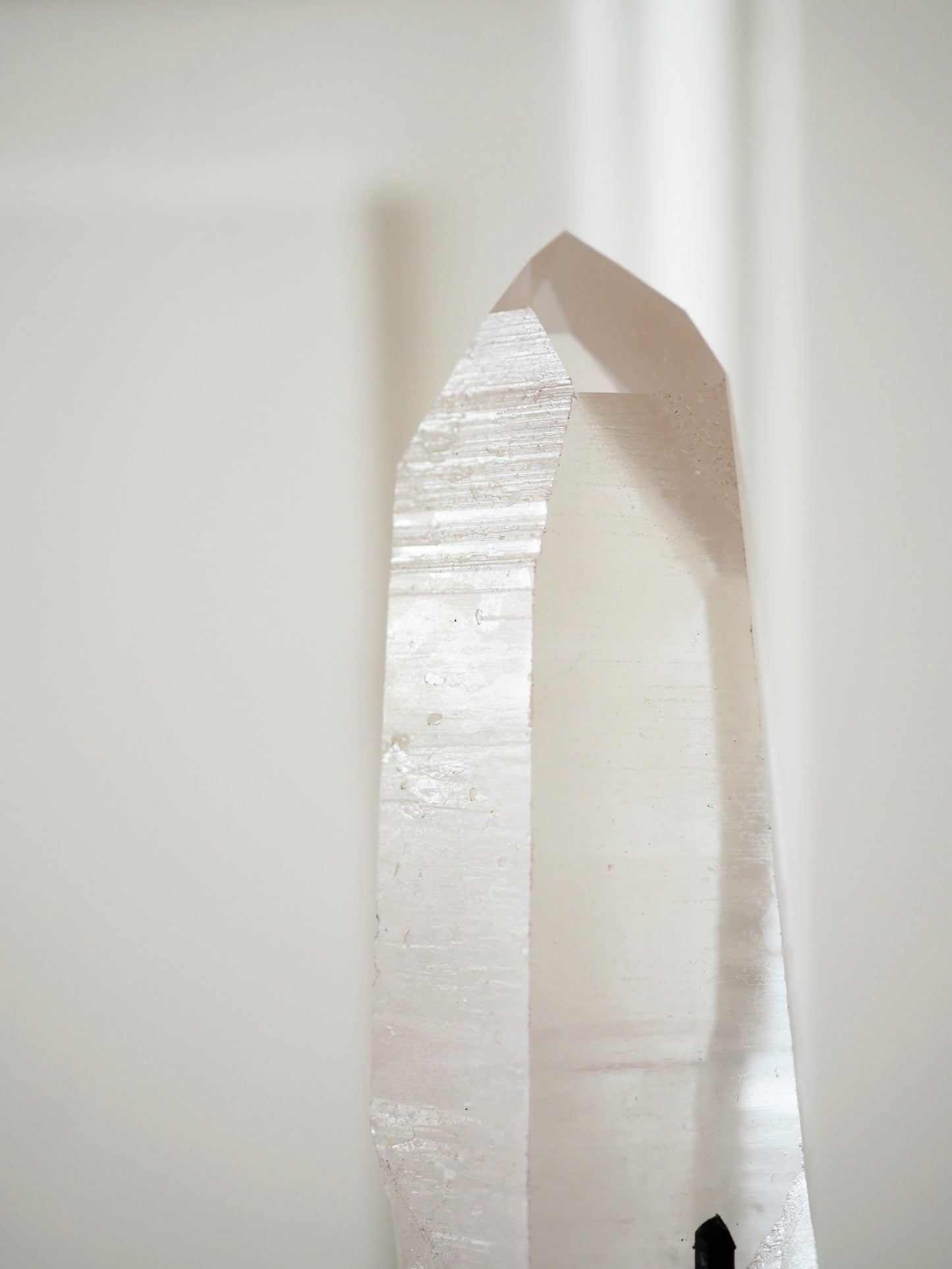 Bergkristall LEMURIAN Spitze auf Halter . Ständer ca.14  cm  - aus Bahia Brasilien