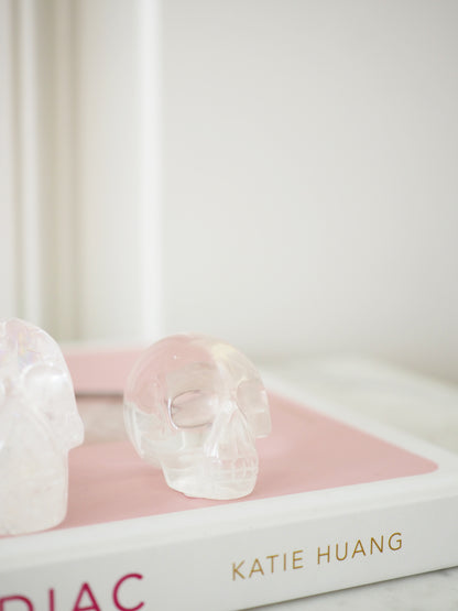 Lemurian Bergkristall Totenkopf. Skull teilw. mit Regenbögen ca. 4-5 cm - aus Bahia Brasilien HAND CARVED HIGH QUALITY