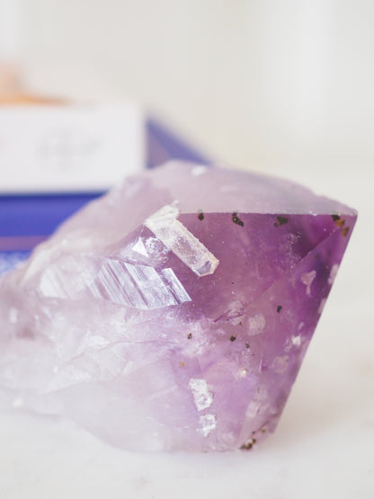 Glitzernder Amethyst mit Calcit . Sparkly Amethyst with Calcite ca. 206g  [96] - aus Brasilien RARE