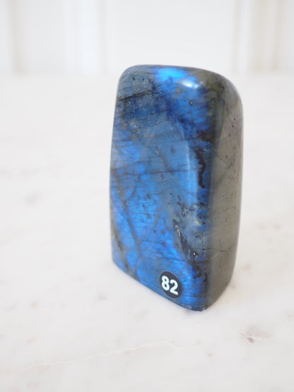 Blaue Labradorit Freiform . Labradorite Freeform Blue Flash [82] ca. 8 cm - aus Madagascar HIGH QUALITY