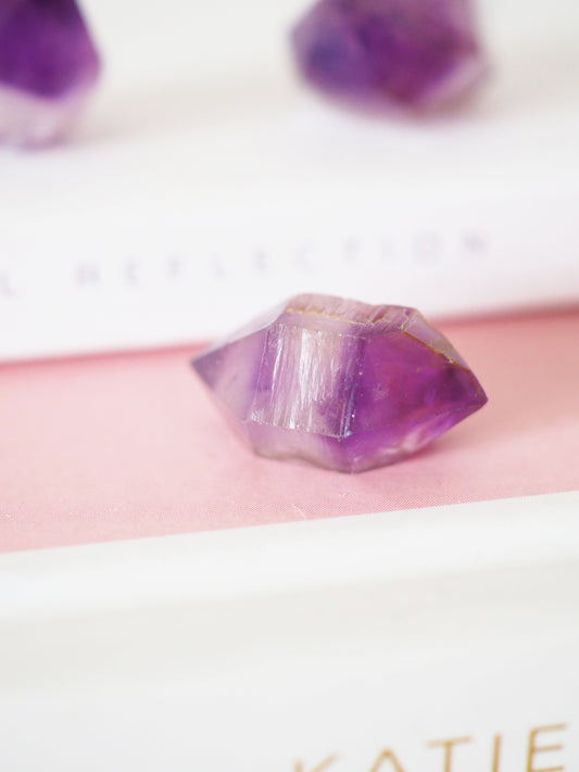 S Amethyst Spitze ca. + 1cm  - aus Lake Balkhash. Saryshagan deposit. Karaganda Region Kazachstan RARE