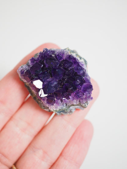 Kleine Dunkel Violettes Amethyst Cluster ca. 4-7 cm - aus Uruguay HIGH QUALITY